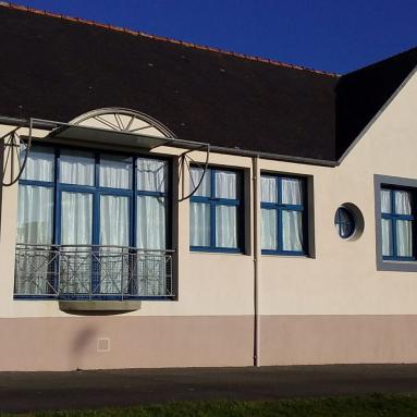 Côté salle de restauration sur jardin